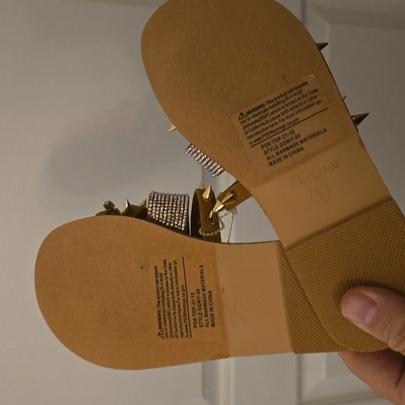 GLAM Rocker gal sandals kind of edgy - Picture 3 of 4